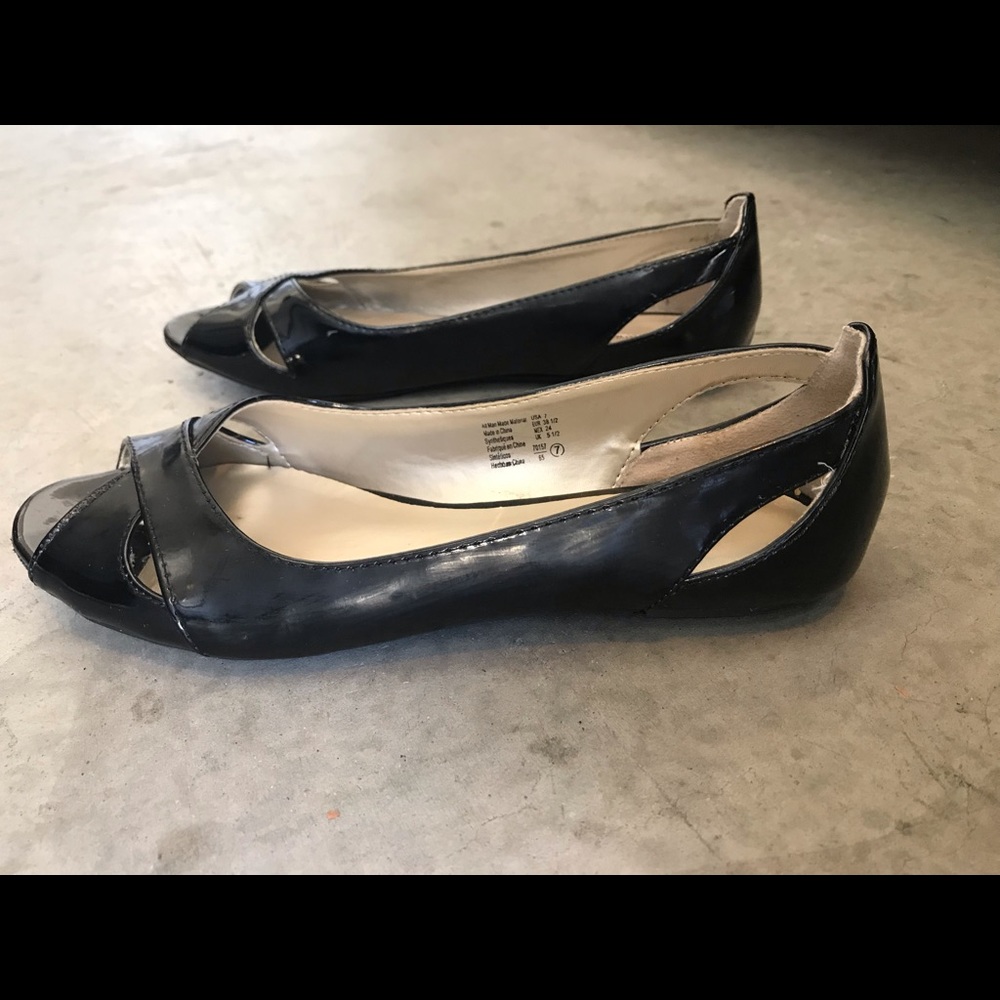 Black flat  open toe shoes